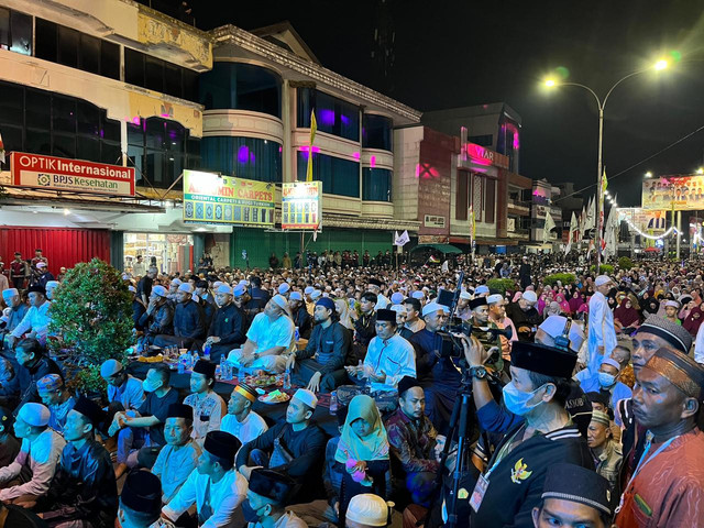 Ribuan pedagang patungan gelar maulid di Pasar Flamboyan Pontianak. Foto: Ade Mirza/Hi!Pontianak
