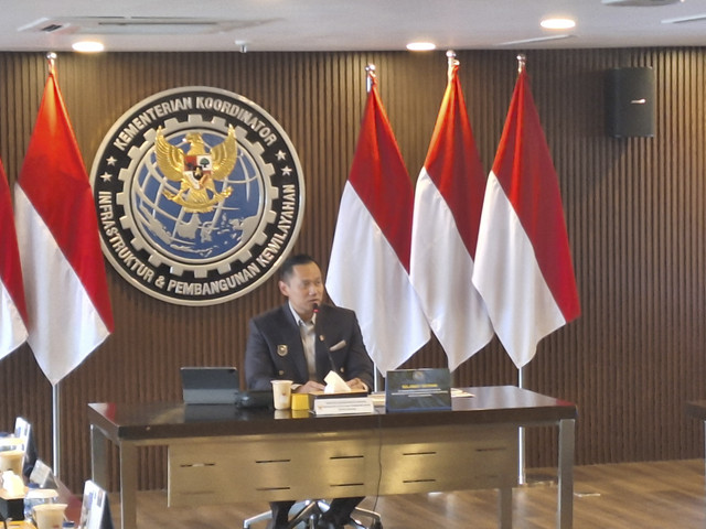 Menko Bidang Infrastruktur dan Kewilayahan (IPK) Agus Harimurti Yudhoyono (AHY) saat membuka rapat koordinasi di Kantor Kementerian IPK, Jakarta Pusat pada Senin (6/10/2025). Foto: Argya D. Maheswara/kumparan 