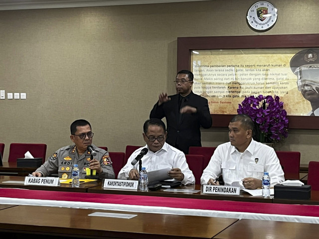 Konferensi pers terkait pengungkapan kasus korupsi PLTU di Kalimantan Barat oleh Kortastipikor Mabes Polri, Senin (6/10/2025). Foto: Rayyan Farhansyah/kumparan