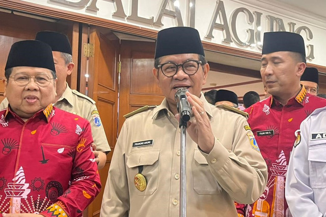 Gubernur DKI Jakarta Pramono Anung di Balai Kota, Gambir, Jakarta Pusat, Senin (6/10/2025). Foto: Nasywa Athifah/kumparan