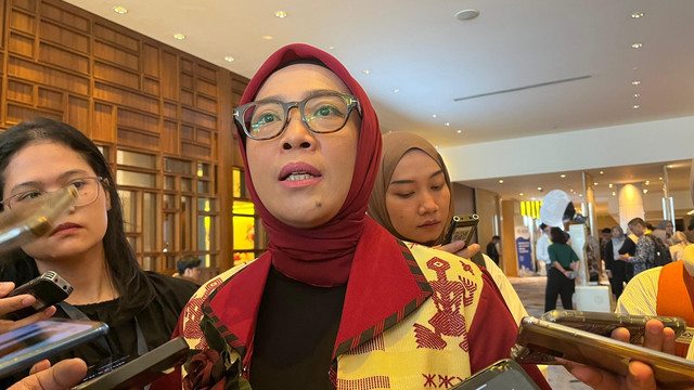 Direktur Jenderal Energi Baru Terbarukan dan Konservasi Energi (EBTKE) Kementerian ESDM Eniya Listiani Dewi saat ditemui di Hotel Pullman Thamrin, Senin (6/10/2025). Foto: Fariza/kumparan.