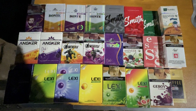 Deretan rokok ilegal yang dijualbelikan secara bebas di Jakarta. Foto: Faiz Zulfikar/kumparan