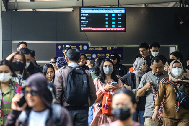 Ilustrasi para pengguna KRL di Jakarta. Foto: Shutterstock