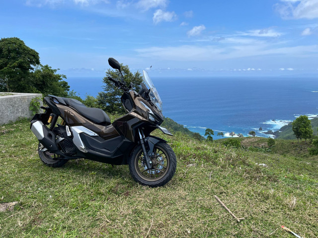 Touring di Lombok, NTB bersama Honda ADV 160 RoadSync, Sabtu (4/10/2025). Foto: Syahrul Ghiffari/kumparan