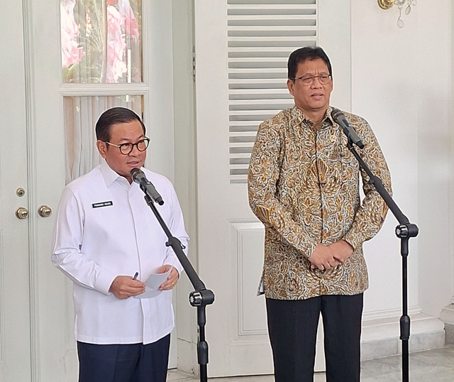 Menteri Keuangan Purbaya Yudhi Sadewa dan Gubernur Jakarta Pramono Anung (kiri) saat di Gedung Balai Kota, Jakarta Pusat, Selasa (7/10/2025).
 Foto: Argya D. Maheswara/kumparan 