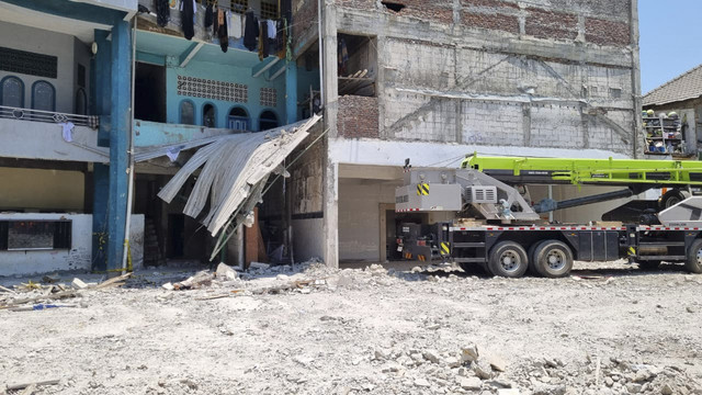 Kondisi bangunan ambruk Ponpes Al-Khoziny, Kecamatan Buduran, Sidoarjo, telah rata, Selasa (7/10/2025). Foto: Farusma Okta Verdian/kumparan