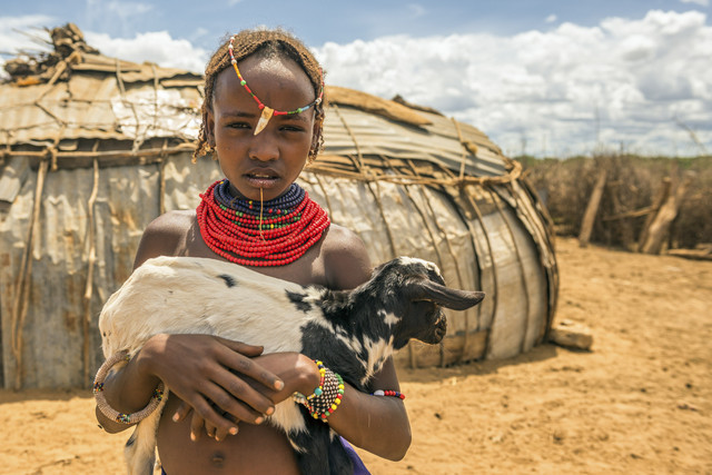 Suku Turkana, masyarakat penggembala nomaden yang telah bertahan di salah satu tempat paling kering di Bumi. Foto: Nick Fox/Shutterstock