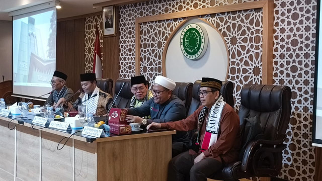 Majelis Ulama Indonesia menggelar konsolidasi untuk memperkuat dukungan Indonesia terhadap Palestina di Kantor MUI Pusat, Jakarta Pusat, Selasa (7/10/2025). Foto: Zamachsyari/kumparan