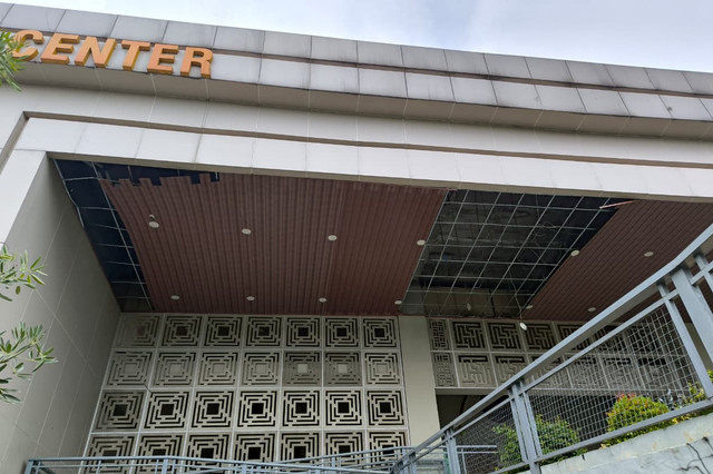 Plafon Islamic Center Tangsel rubuh akibat angin kencang, Selasa (7/10/2025). Foto: Dok. Istimewa