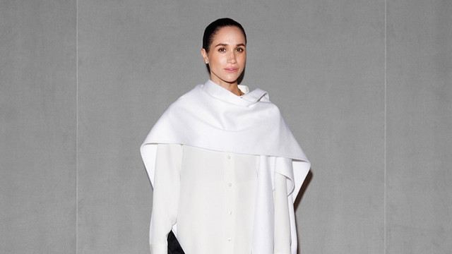 Meghan Markle di Balenciaga Spring/Summer 2026 Paris Fashion Week. Foto: Instagram/balenciaga