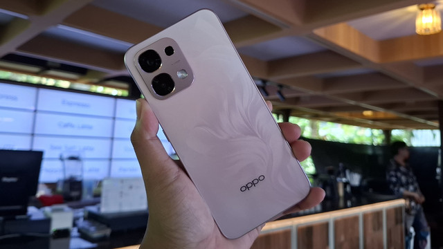 Oppo A6 Pro. Foto: Muhamad Ardiyansyah/kumparan