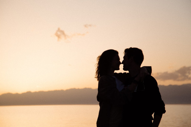 Ilustrasi Die My Love Kapan Tayang di Indonesia. Foto: Unsplash/ Klara Kulikova