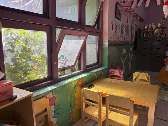 Suasana Posyandu Mawar Kuning 2 sekaligus PAUD Mawar, Jakarta pada Rabu (8/10/2025). Foto: Amira Nada Fauziyyah/kumparan