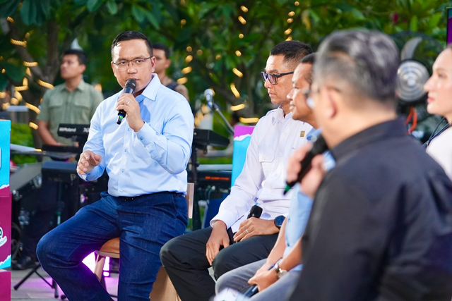 Direktur Utama Pertamina, Simon Aloysius Mantiri (kiri) pada Indonesia Langgas Berenergi di Jakarta, Selasa (7/10). Foto: Dok. Pertamina