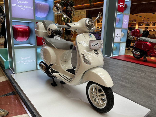 Vespa LX 150 warna White Innocenti. Foto: Syahrul Ghiffari/kumparan