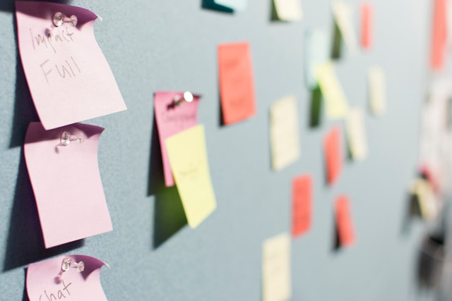 Ilustrasi daftar perusahaan yang buka program magang pemerintah, foto: unsplash/Patrick Perkins