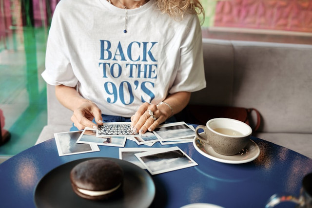 Ilustrasi foto sendiri di cafe. Foto: Unsplash