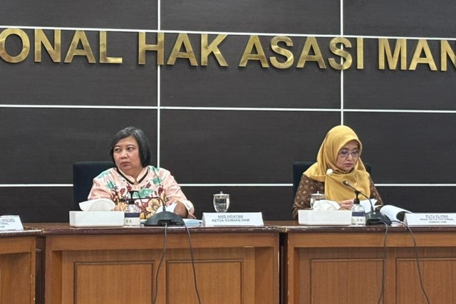 Ketua Komnas HAM Anis Hidayah dan Wakil Ketua Eksternal Komnas HAM Putu Elvina di Gedung Komnas HAM, Jakarta Pusat, Rabu (8/10/2025). Foto: Amira Nada Fauziyyah/kumparan