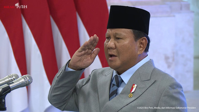 Presiden Prabowo saat pelantikan pejabat negara di Istana Negara, Jakarta, Rabu (8/10/2025). Foto: Youtube/Sekretariat Presiden