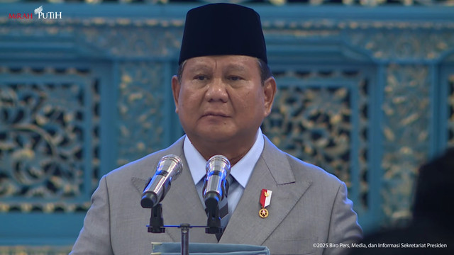 Presiden Prabowo saat pelantikan pejabat negara di Istana Negara, Jakarta, Rabu (8/10/2025). Foto: Youtube/Sekretariat Presiden