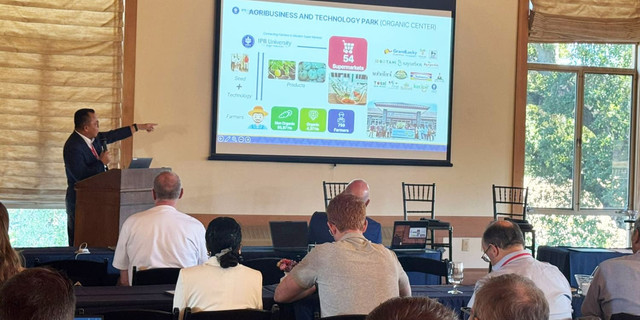 Rektor IPB Jadi Keynote Speaker Pada Living Lab Summit di Stanford University