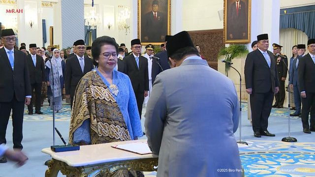 Dubes RI untuk Bangladesh dan Nepal Listyowati saat pelantikan Duta Besar (Dubes) di Istana Negara, Jakarta, Rabu (8/10/2025). Foto: Youtube/Sekretariat Presiden