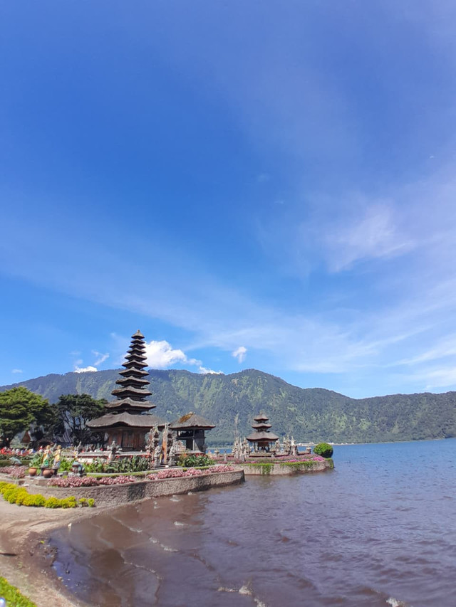 Pura Ulun Danu Beratan, Bali ( Sumber Gambar: Dokumentasi Pribadi)