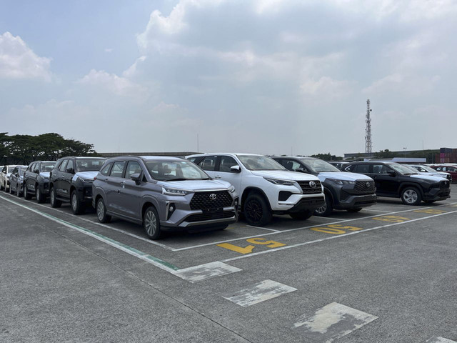 Deretan mobil di pabrik PT. Toyota Motor Manufacturing Indonesia di Karawang. Foto: Fitra Andrianto/kumparan