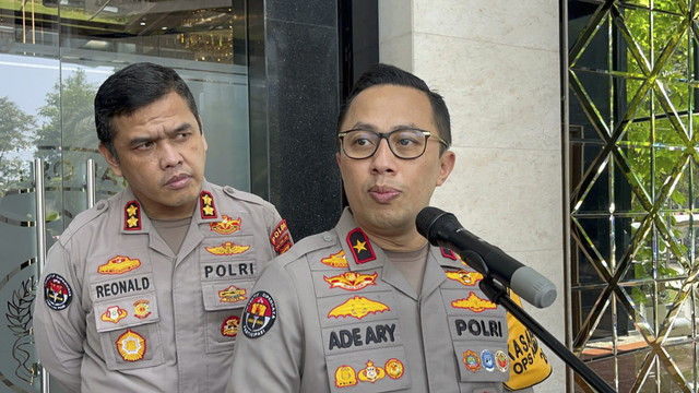 Kabid Humas Polda Metro Jaya Brigjen Pol Ade Ary Syam saat di Wawancarai di Polda Metro, Kamis (9/10/2025). Foto: Rayyan Farhansyah/kumparan