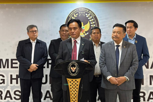 Menko Kumham Imipas Yusril Ihza Mahendra di kantor Kemenko Kumham Imipas, Jakarta Selatan pada Kamis (9/10/2025). Foto: Abid Raihan/kumparan