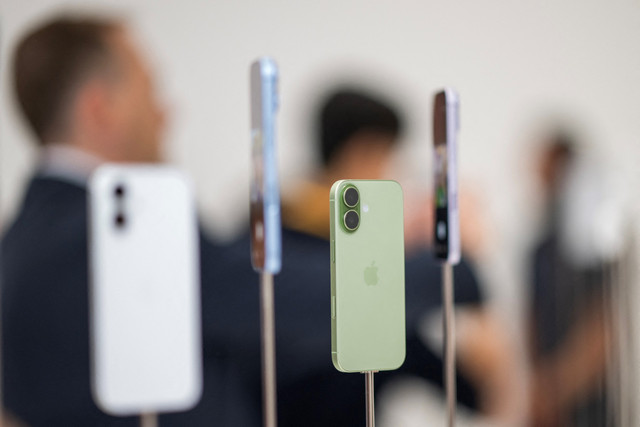 iPhone 17 dipamerkan  di Steve Jobs Theater, Cupertino, California, AS, Sabtu (9/9/2025). Foto: Nic Coury / AFP