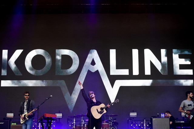 Band Irlandia Kodaline tampil di Alive Festival ke-11 di Oeiras, dekat Lisbon, pada 8 Juli 2017. Foto: PATRICIA DE MELO MOREIRA / AFP