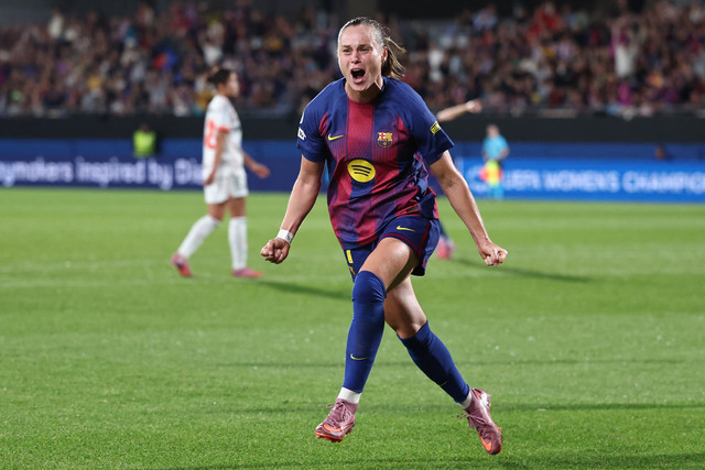 Selebrasi Ewa Pajor usai mencetak gol dalam kemenangan 7-1 Barcelona atas Bayern Munchen di laga perdana Liga Champions Wanita 2025/26. Foto: AFP/Josep Lago