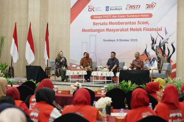 Literasi keuangan bertema 'Bersatu Memberantas Scam, Membangun Masyarakat Melek Finansial', (9/10). Literasi ini bertujuan untuk mengedukasi Kader Surabaya Hebat (KSH) agar melek keuangan. Foto: Diskominfo Surabaya 
