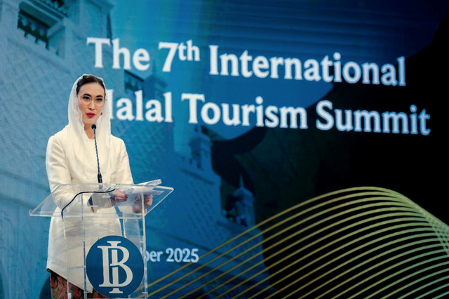 Menteri Pariwisata Widiyanti Putri Wardhana saat menjadi pembicara kunci dalam "The 7th International Halal in Tourism Summit 2025" di JIEXPO Kemayoran, Jakarta, Kamis (9/10/2025). Foto: Dok. Kemenpar