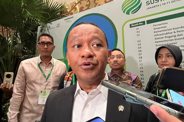 Menteri ESDM Bahlil Lahadalia usai menjadi pembicara pada Indonesia International Sustainability Forum (ISF) 2025 di Jakarta Convention Center (JICC) Senayan, Jakarta, Jumat (10/10/2025). Foto: Fariza Rizky Ananda/kumparan