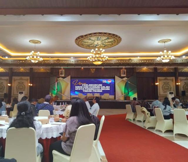 Lembaga Perlindungan Saksi dan Korban (LPSK) bersama Komisi XIII DPR RI menggelar sosialisasi bertajuk 'Urgensi Perlindungan Saksi dan Korban dalam Upaya Penanggulangan Tindak Pidana' di Pendopo Gubernur Kalimantan Barat pada Jumat, 10 Oktober 2025. Foto: Dok. Hi!Pontianak