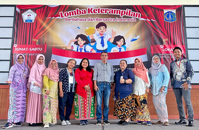 Juri dan panitia LKBBI MGMP Bahasa Indonesia Jaktim 1