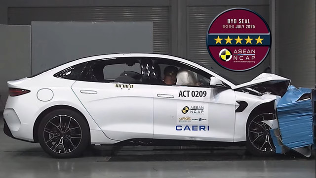 Uji tabrak BYD Seal di ASEAN NCAP. Foto: Youtube/ASEAN NCAP OFFICIAL