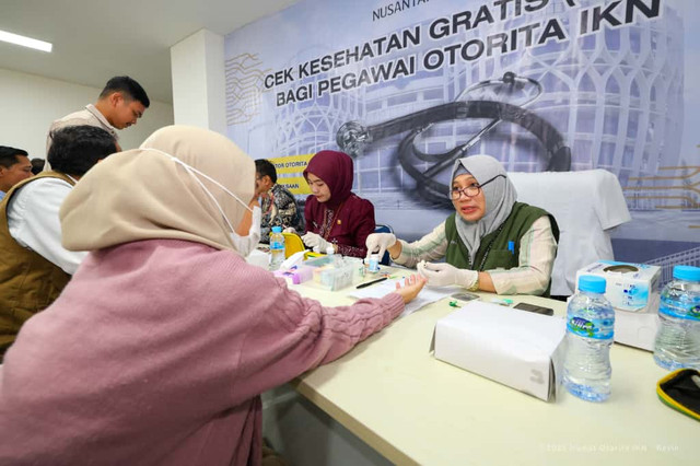 Antusiasnya penerima manfaat dalam program cek kesehatan gratis (CKG) di Kantor Balai Kota Otorita IKN, KIPP, Nusantara, Kamis (09/10/2025). Foto: Otorita IKN
