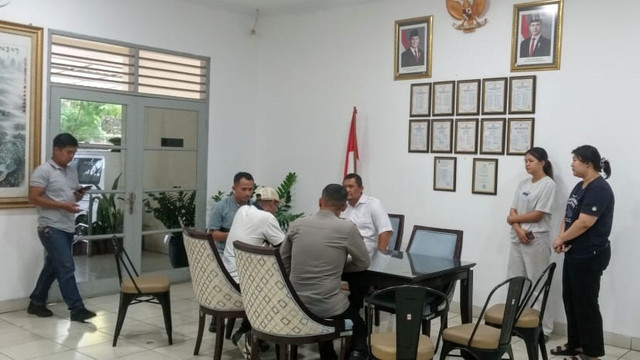 Polsek Bogor Utara saat mendatangi lokasi panti. Foto: Polsek Bogor Utara