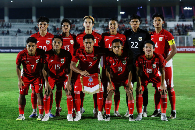 Pemain Timnas U-23 Indonesia berfoto sebelum bertanding melawan Timnas U-23 India pada pertandingan persahabatan di Stadion Madya, Kompleks GBK, Senayan, Jakarta, Jumat (10/10/2025). Foto: Asprilla Dwi Adha/ANTARA FOTO