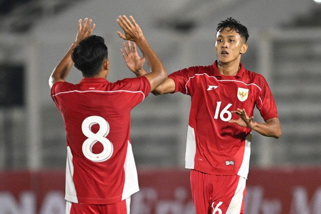 Selebrasi pemain Timnas U-23 Indonesia Dony Tri Pamungkas usai mencetak gol ke gawang Timnas U-23 India pada pertandingan persahabatan di Stadion Madya, Kompleks GBK, Senayan, Jakarta, Jumat (10/10/2025). Foto: Fauzan/ANTARA FOTO