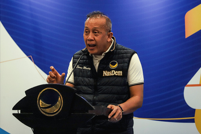 Wakil ketua umum Partai NasDem Saan Mustopa menyampaikan sambutan saat aksi donor darah dalam rangka HUT ke-14 Partai NasDem di NasDem Tower, Jakarta, Sabtu (11/10/2025). Foto: Darryl Ramadhan/kumparan