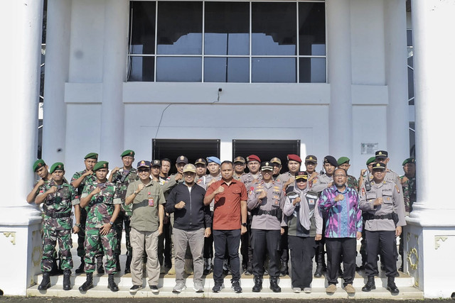 Foto bersama Satgas Penertiban Tambang Ilegal di Mempawah. Foto: Dok. Istimewa