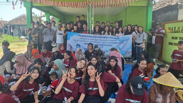 Kegiatan Pemberdayaan Kemitraan Masyarakat pada Kelompok Masyarakat Delta Samudera Timur yang dilakukan mahasiswa UK Petra Surabaya. Dok. UK Petra