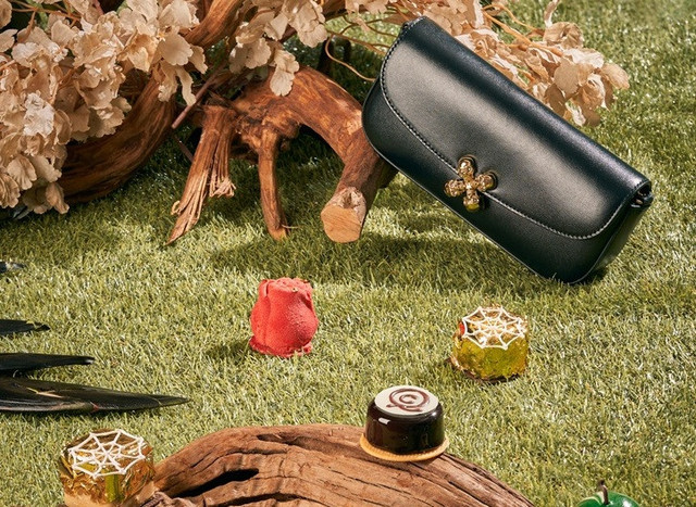 Afternoon Tea Soirée di Park Hyatt Jakarta berkolaborasi dengan rumah mode mewah Alexander McQueen dan Jeumpa. Foto: Park Hyatt Jakarta