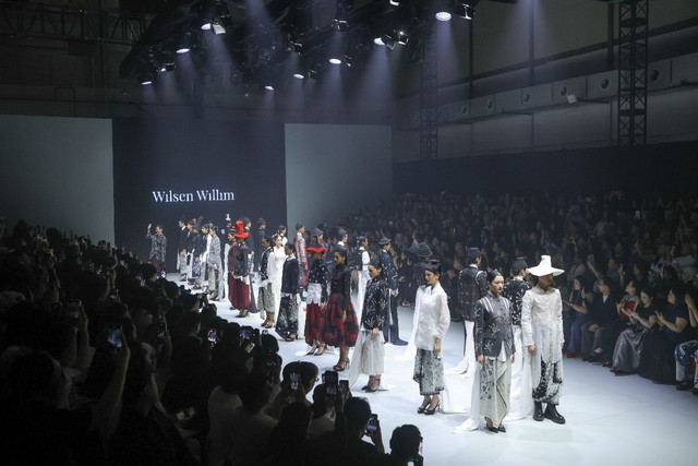 Koleksi Wilsen Willim di hari kedelapan Plaza Indonesia Fashion Week, Jakarta, Minggu (5/10/2025). Foto: Plaza Indonesia Fashion Week