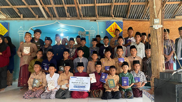 TDA Palembang dan Satu Amal Indonesia Salurkan Wakaf Al-Quran untuk Santri