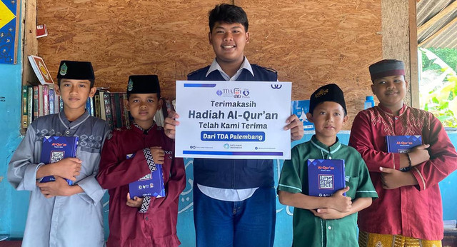 TDA Palembang dan Satu Amal Indonesia Salurkan Wakaf Al-Quran untuk Santri (1)